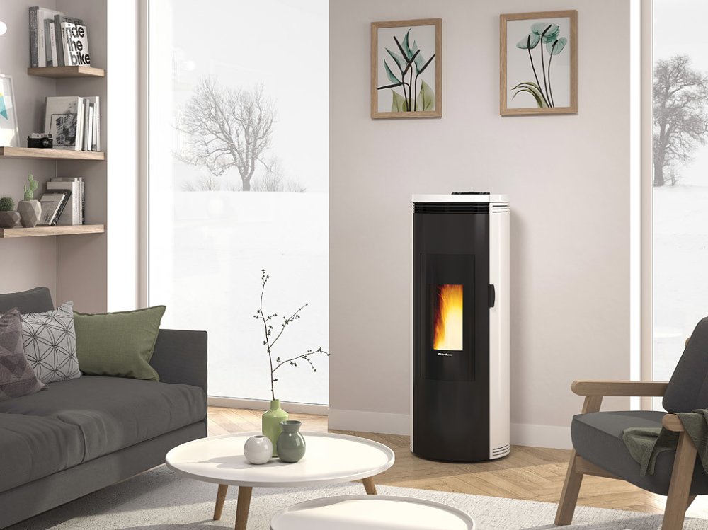 Extraflame Nordica AMIKA Stufa a pellet ermetica 8,0 kw - rivestimento in acciaio nero e top in pietra naturale