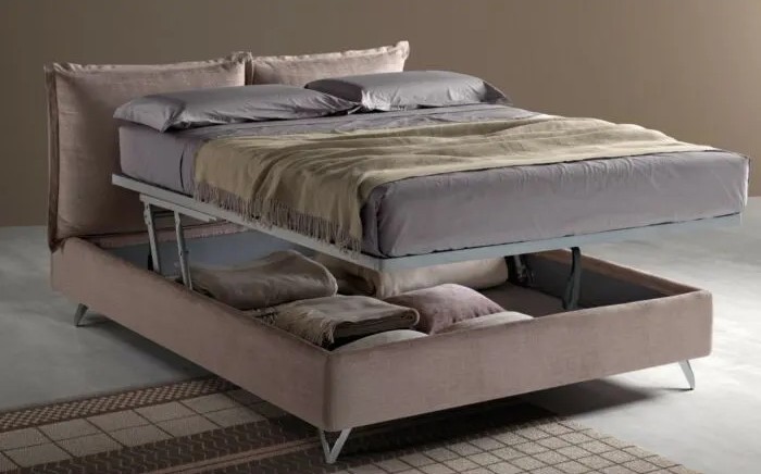 letto imbottito WISP SAMOA - immagine del materasso sollevato parallelamente alla rete, contenitore interno in vista