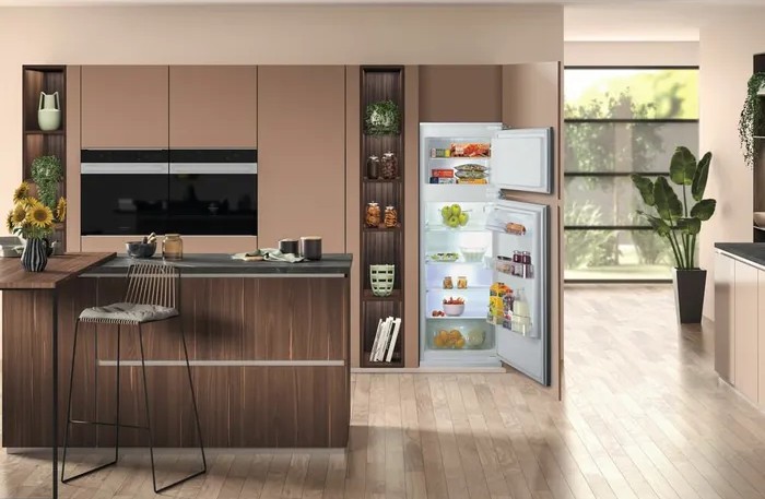 Frigorifero con congelatore da incasso Hotpoint Ariston BDFS 2422, cm. 54, h. 144, lt. 218, incasso 57 x 146 cm - SPEDIZIONE IMMEDIATA