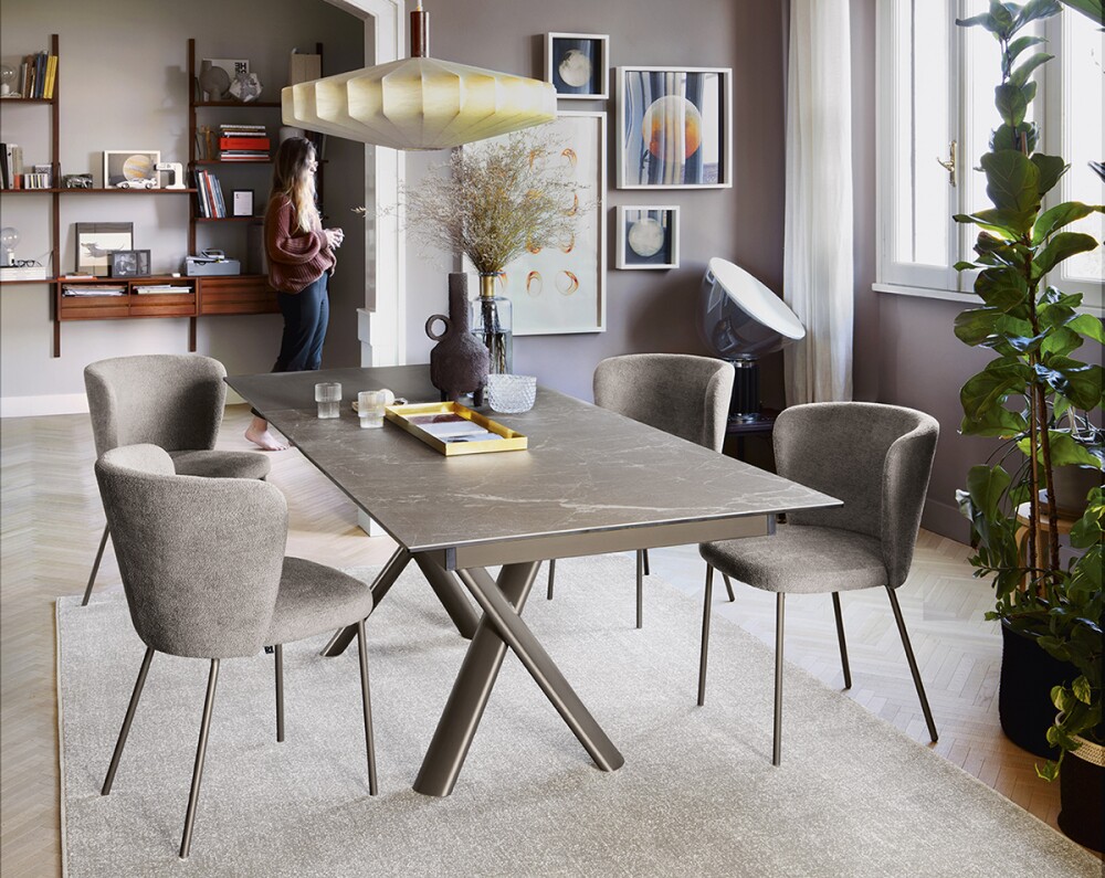 Connubia MASTER - Tavolo allungabile con struttura in metallo e piano in ceramica