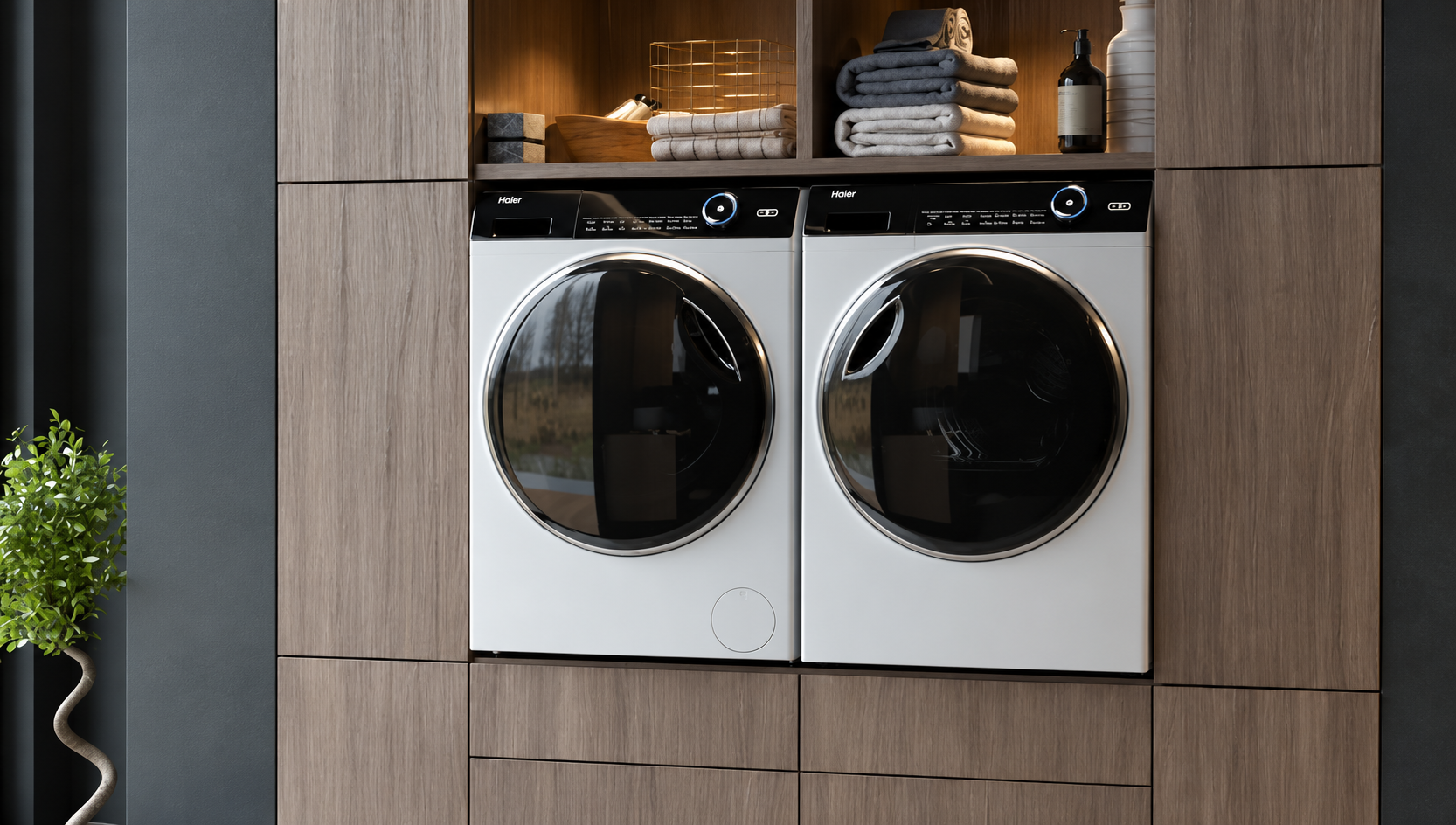 Asciugatrice Haier HD90-A3939 I-Pro Series 3 a pompa di calore da 9 kg, affiancata a una lavatrice in una lavanderia moderna con mobili in legno.